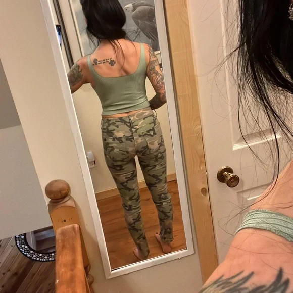 Distressed Black Orchid camo jeans - Picture 2 of 13